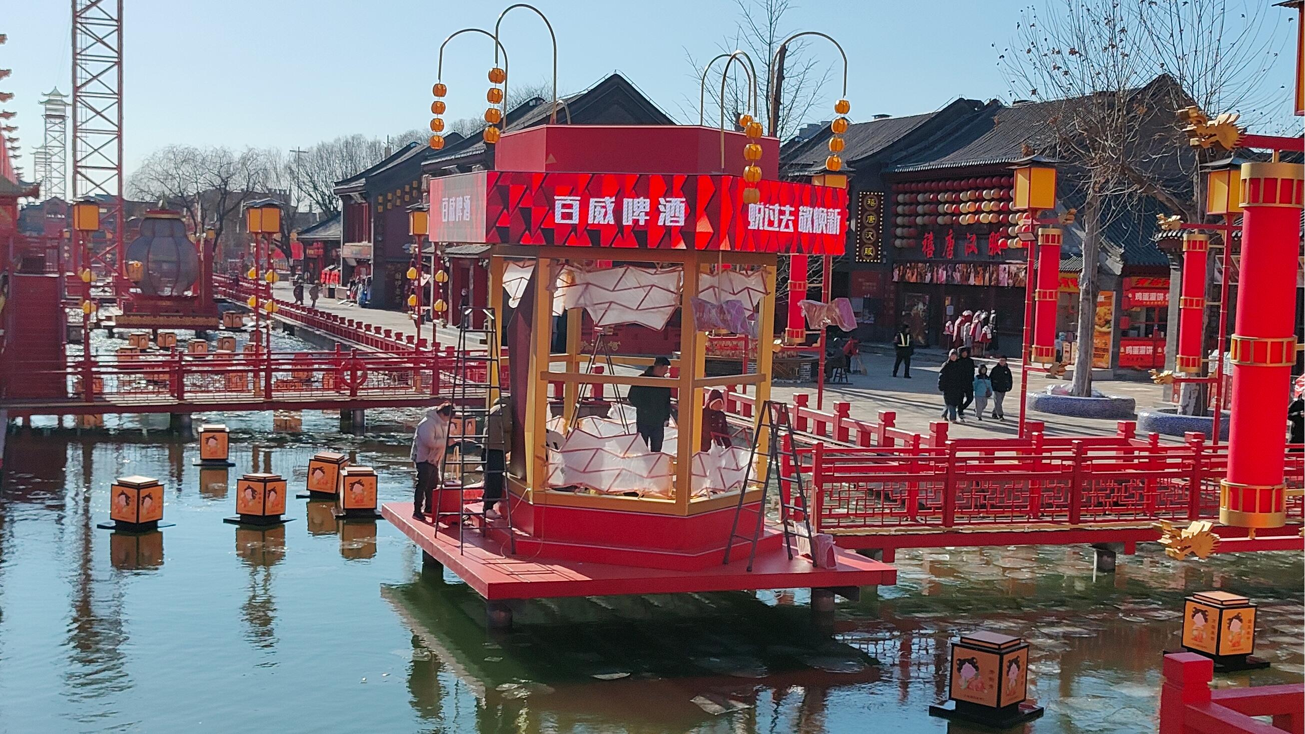 latest company case about Outdoor P5 LED display screen, hexagonal LED display screen. Customized LED display screen.  1