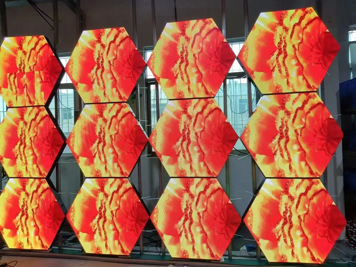 Hexagonal Led Screen / Full Color Hexagon Special-Shaped LED Display