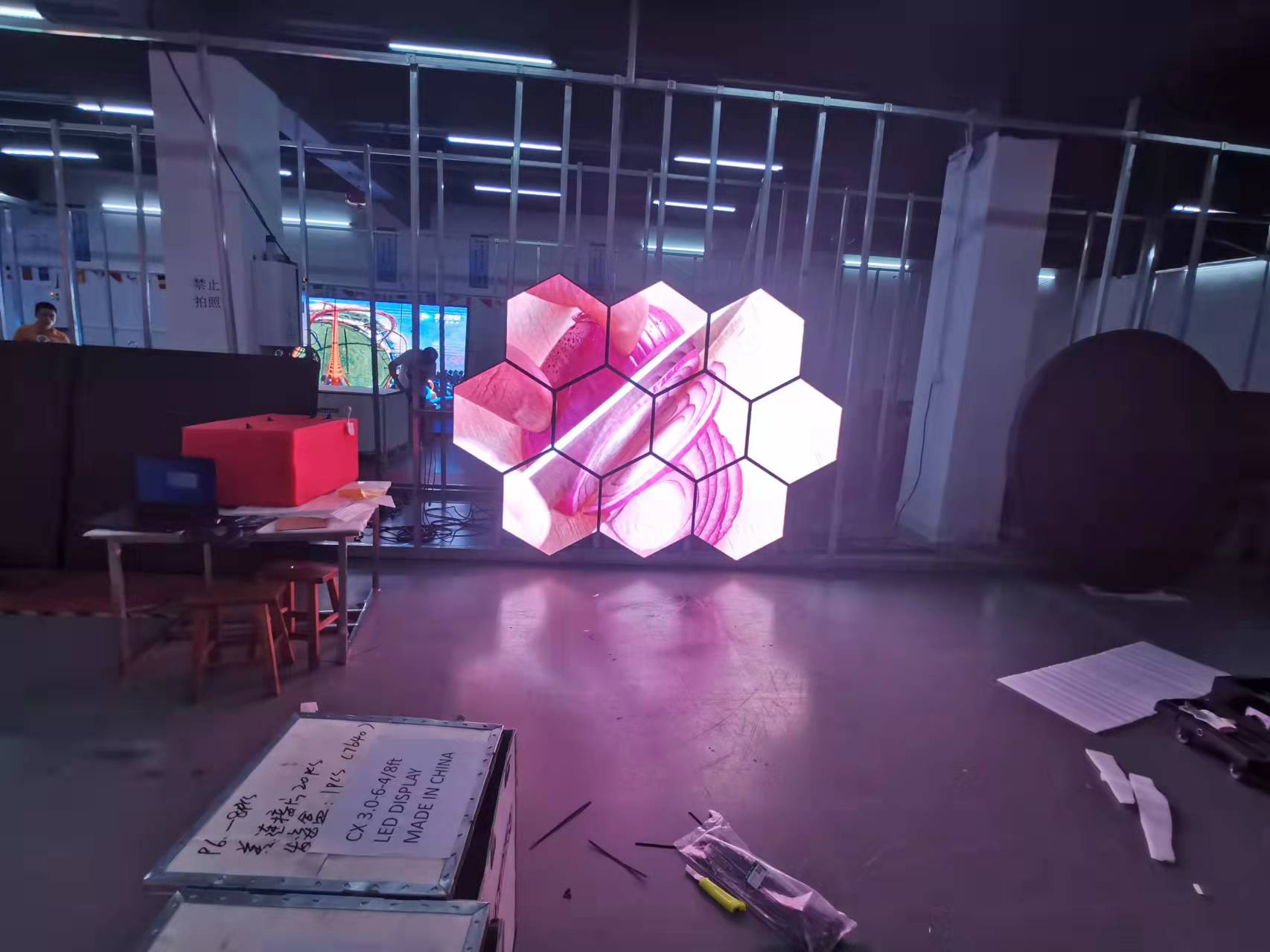 Outdoor led display P3.1 Hexagonal LED Display Screen