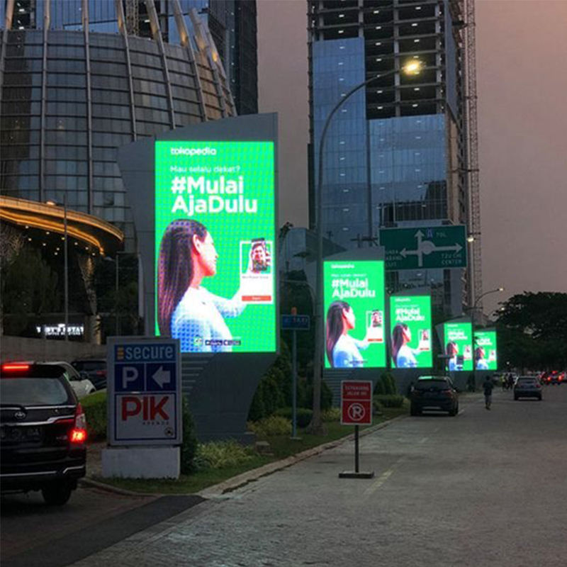 Outdoor Street Light Pole LED Display