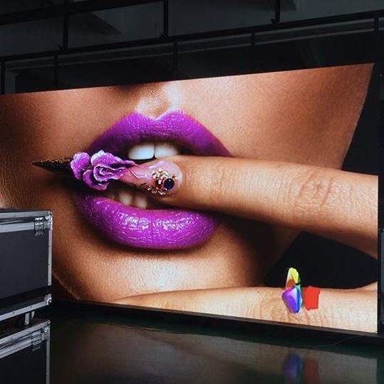 Why a P1.25 Indoor Fixed LED Display with Front Maintenance & Seamless Splicing Replaces Traditional Indoor Displays？